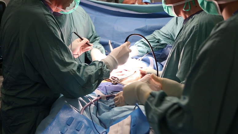 Em hospital de Barcelona, na Espanha, três pessoas já foram operadas com sucesso usando a nova técnica