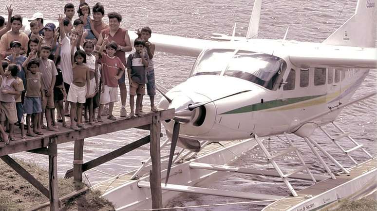 Avião da Asas de Socorro, entidade missionária fundada em 1955 e que oferece cursos para formar mecânicos e pilotos dedicados "à causa do evangelismo nas aldeias"