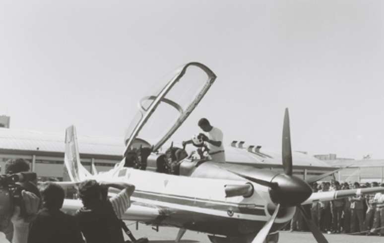 Nos anos 1980, a aeronave EMB 312 Tucano, para a área de defesa, ganhou popularidade