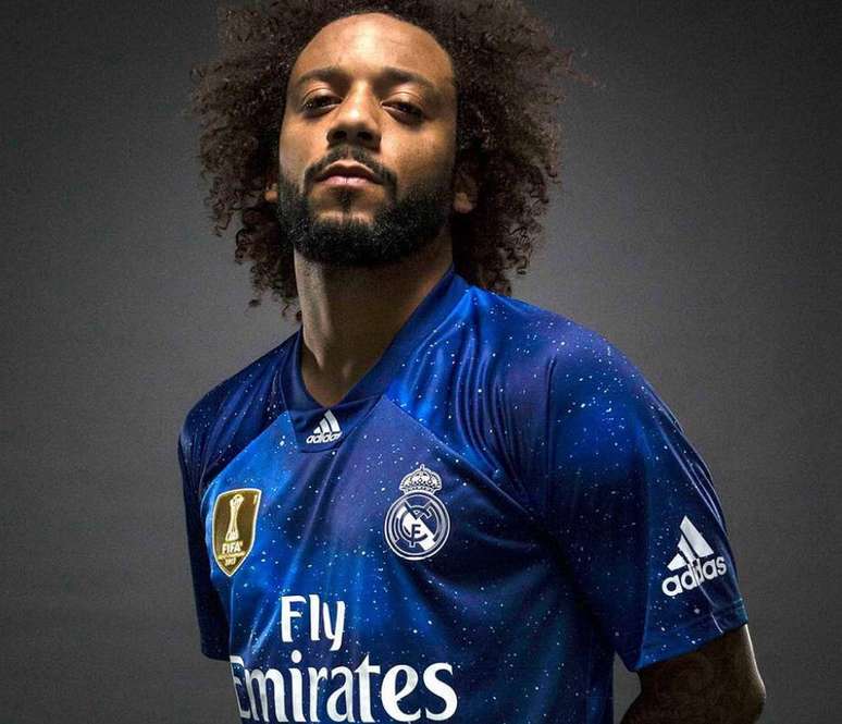 Marcelo divulgou o novo modelo da blusa do Real Madrid