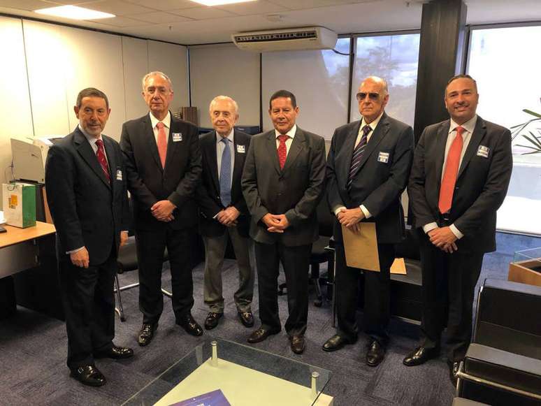 Vice-presidente eleito, general Hamilton Mourão, se reúne com membros da Câmara de Comércio Árabe-Brasileira em Brasília