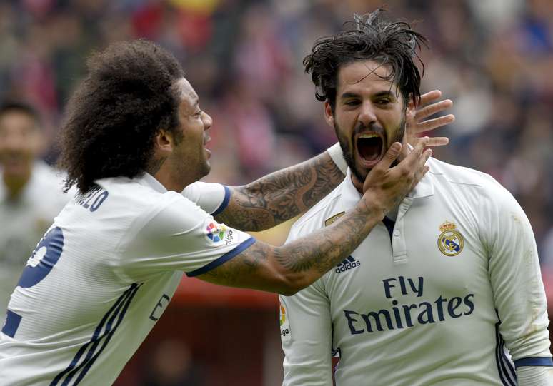 Marcelo e Isco comemoram gol do Real Madrid
 15/04/17    REUTERS/Eloy Alonso 