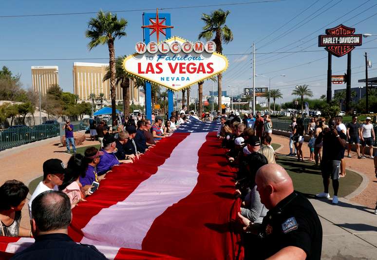 Homenagem a vítimas de massacre em Las Vegas
 1/10/2018   REUTERS/Steve Marcus 
