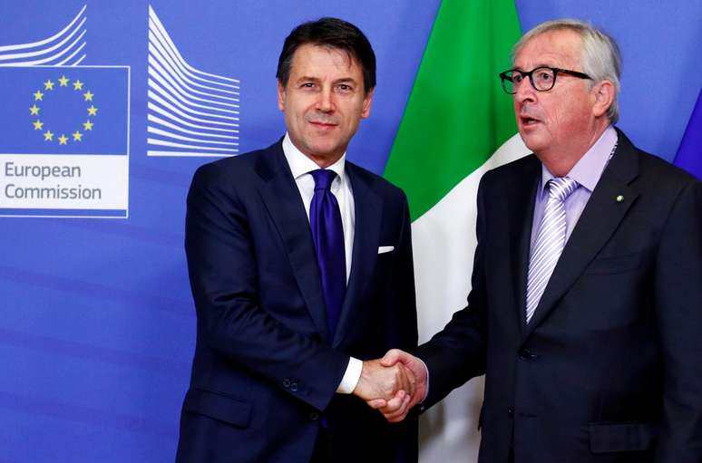 Premiê italiano Conte com presidente da Comissão Europeia Juncker em Bruxelas
 12/12/2018    REUTERS/Francois Lenoir 