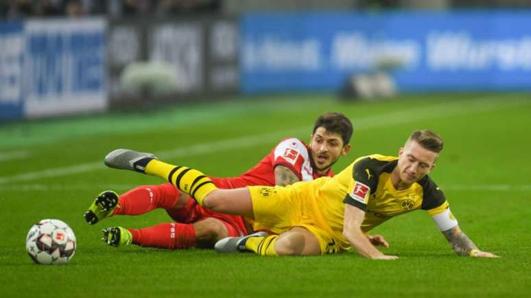 Reus não jogou bem e saiu derrotado de campo (Foto: AFP)