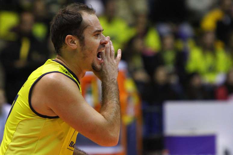 Ricardinho durante jogo da Seleção Brasileira de Vôlei na Liga Mundial em 2012 (08/06/2012)