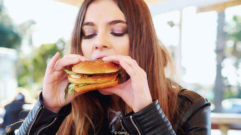 Os estudos mostram ainda que uma foto como esta, que destaca um comportamento individual, pode gerar uma rea&ccedil;&atilde;o defensiva no espectador...