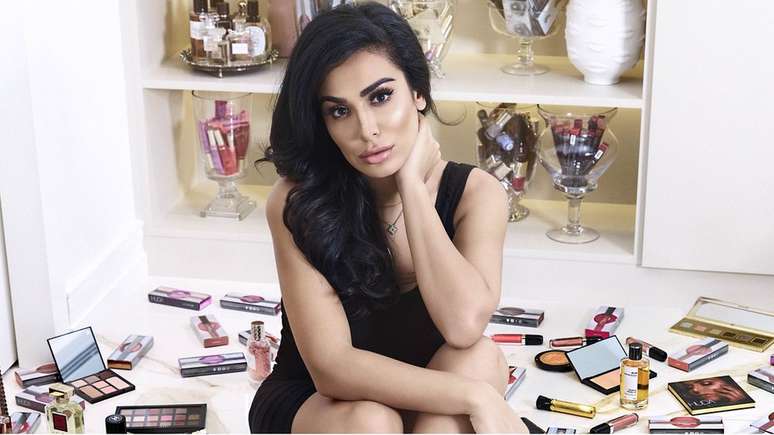 Huda Kattan lan&ccedil;ou a marca Huda Beauty em 2013 e hoje ela vale R$ 3,9 bilh&otilde;es