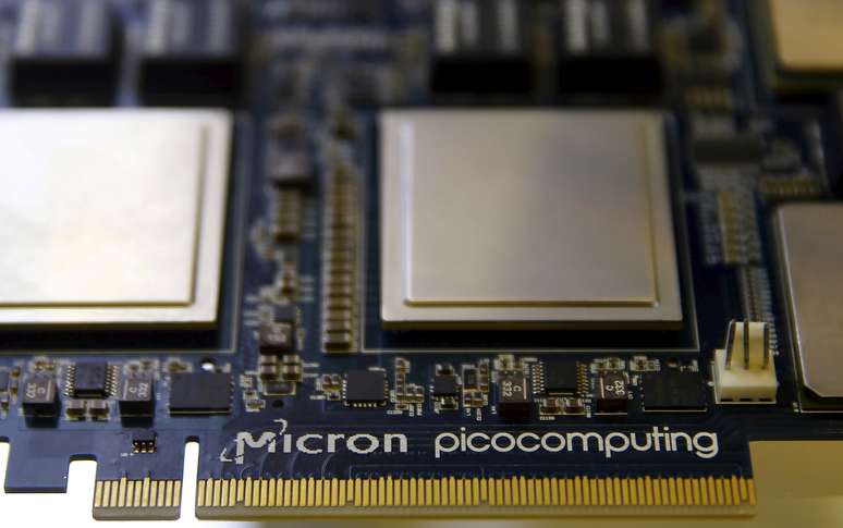 Chip da Micron em unidade da empresa em Frankfurt, Alemanha
14/07/015 REUTERS/Kai Pfaffenbach