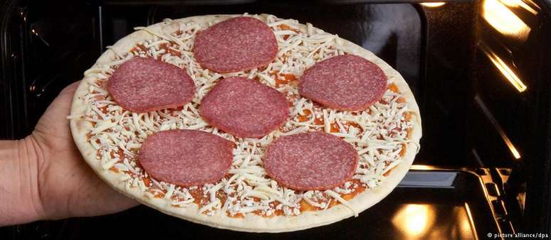 A pizza congelada é um dos produtos que devem sofrer corte na quantidade de sal