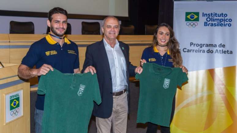 O presidente do COB, Paulo Wanderley (ao centro), celebrou os valores para 2019 (Foto: Divulgação/Beto Noval/COB)