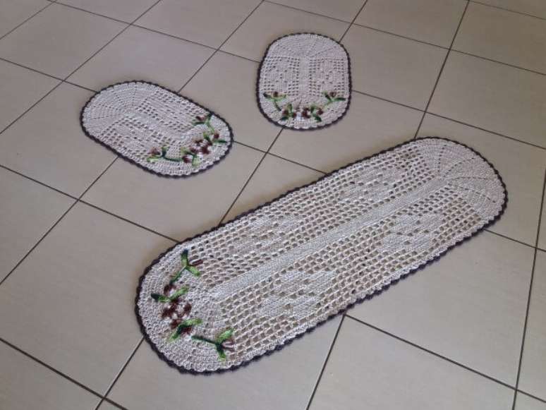 9. Jogo de cozinha de crochê com bordas arredondadas. Foto de Rosa Crochês e Artesanatos