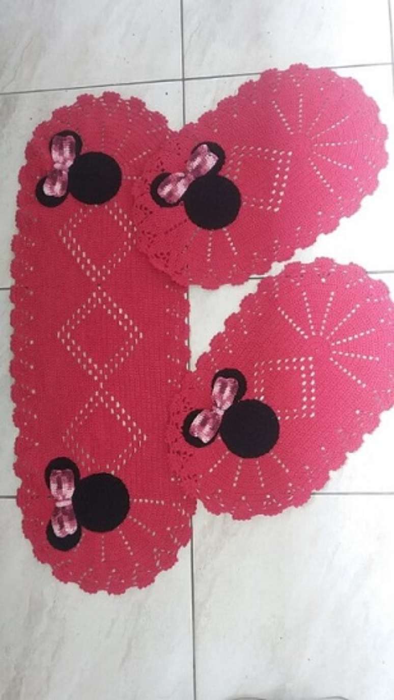 10. Voc&ecirc; pode at&eacute; mesmo ter um jogo de cozinha de croch&ecirc; tem&aacute;tico da Minnie. Foto de Tayane Martins Fernandes
