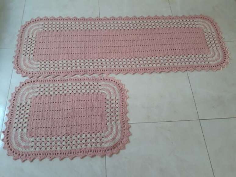 45. Jogo de cozinha de tapetes de crochê em rosa bebê. Foto de Lu Arte em Crochê
