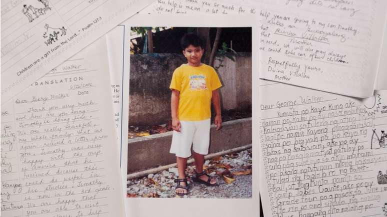 George H. W. Bush trocou cartas com um menino filipino, Timothy, por 10 anos | Foto: Compassion International