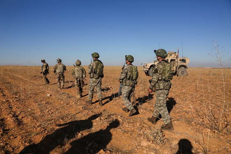 Militares norte-americanos e turcos participam de operação conjunta na Síria
01/11/2018
Courtesy Arnada Jones/U.S. Army/Handout via REUTERS