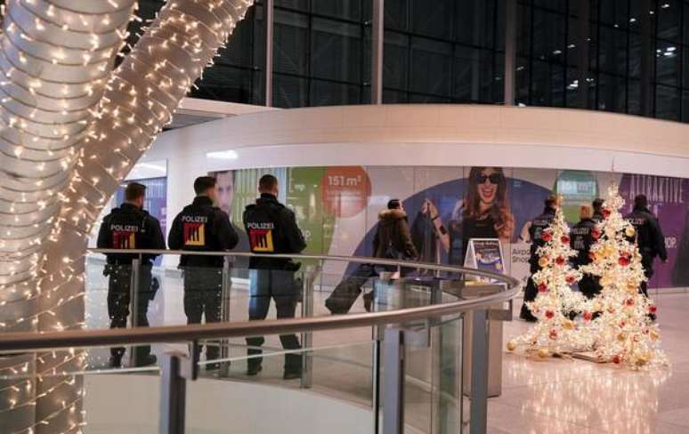 Aeroportos na Alemanha entram em alerta contra terrorismo