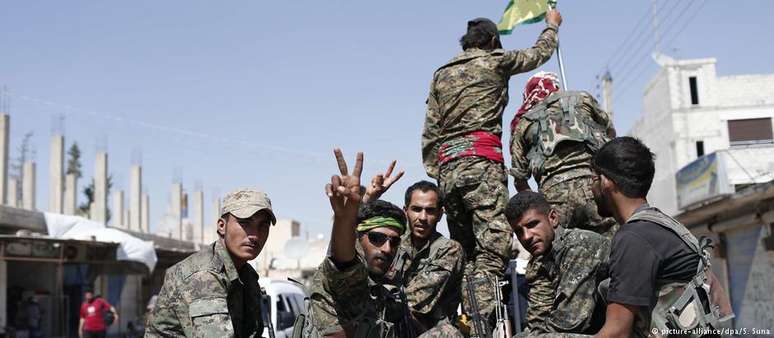 Em busca de autonomia no norte da Síria, os curdos se aliaram à guerra ocidental contra o EI