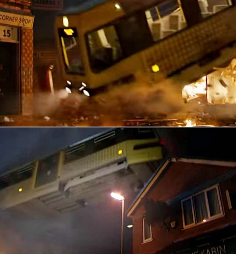 Numa das sequências mais impactantes de Coronation Street, anos atrás, um trem descarrila e cai de um viaduto sobre casas e lojas