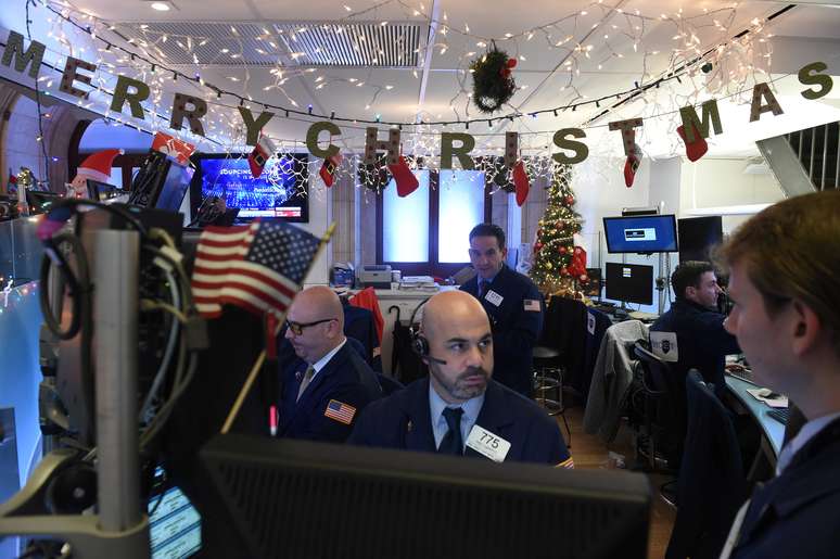 Operadores trabalham na New York Stock Exchange (NYSE) em Nova York
21/12/2018
REUTERS/Bryan R Smith