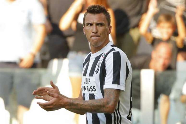Juventus negocia renovação de contrato de Mandzukic (Foto: Marco Bertorello / AFP)