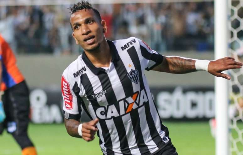 OS chilenos cobram o Galo pela compra dos direitos de Otero, que ainda não foi pago pelos mineiros, e pelo não repasse de parte do valor do empréstimo para oAl Wehda- Bruno Cantini