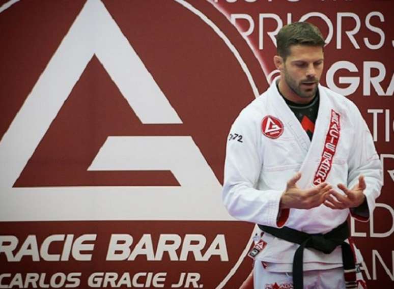 Flávio Almeida, o Cachorrinho, é um dos diretores da Gracie Barra e foi 'agredido' por Ralph Gracie (Foto: Reprodução)