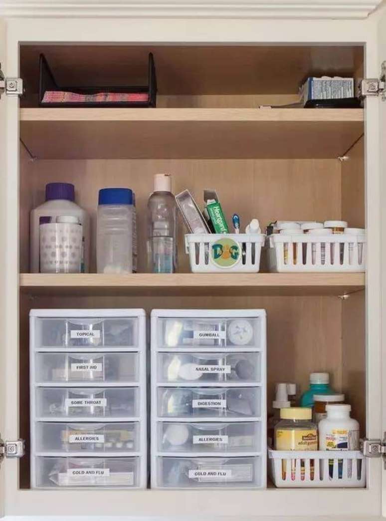 25. Você pode também usar esses gaveteiros de plástico para organizar os seus itens. Foto de Pinterest