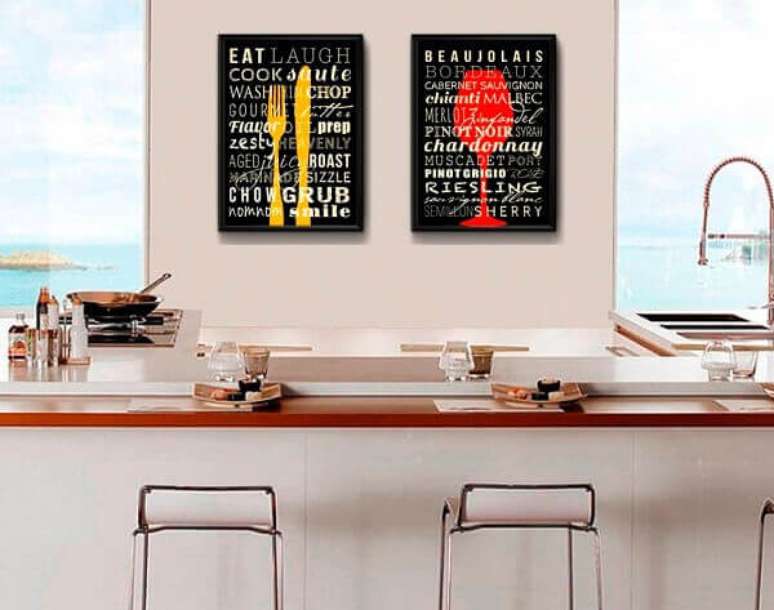 20- Os quadros para cozinha moderna destacam o ambiente com cores contrastantes. Fonte: Pinterest