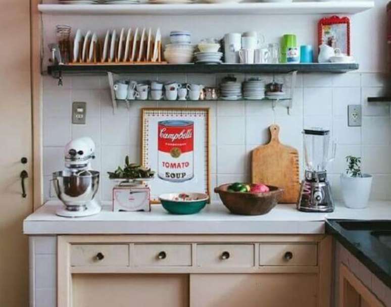 21- Os quadros para cozinha decoram o ambiente retro. Fonte: Alto Astral