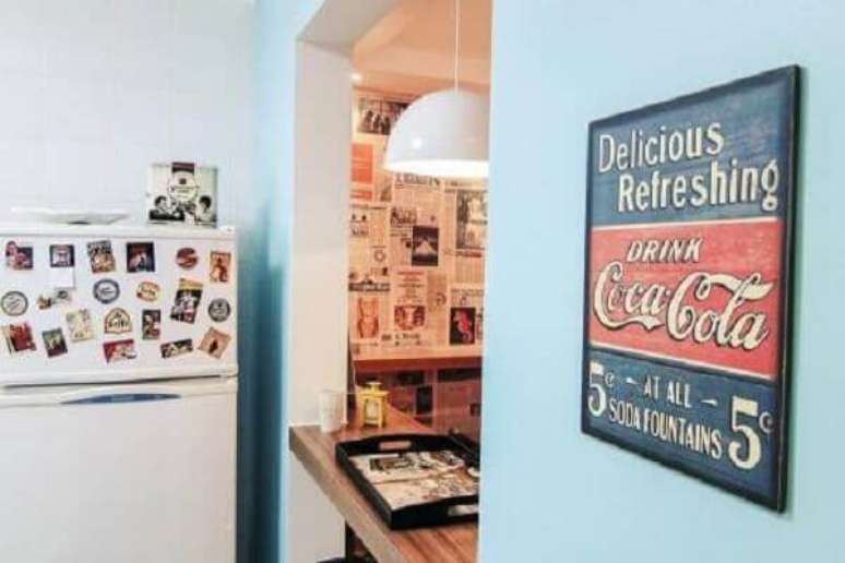 37- Os quadros para cozinha em madeira são pintados com publicidades antigas. Fonte: Decoração de casa