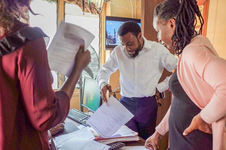 Zeal Akaraiwai n&atilde;o gosta de manter contato com os pacientes que ajuda financeiramente