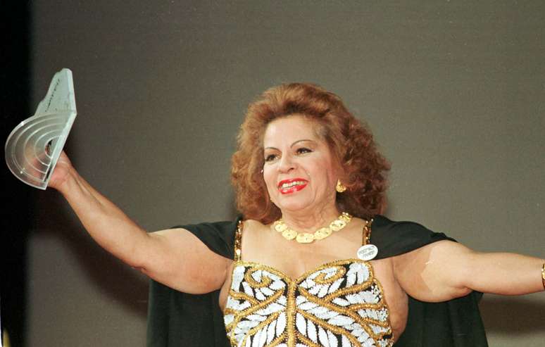 Angela Maria durante a cerimônia do Prêmio Sharp 1997, realizada no Teatro Municipal, no Rio de Janeiro