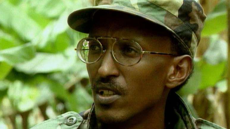 Paul Kagame foi um dos líderes dos rebeldes tutsis e acabou virando presidente de Ruanda em 2000