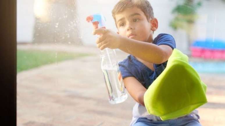 Produtos de limpeza não orgânicos podem liberar formaldeído - um composto cancerígeno