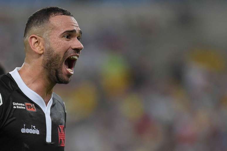 Leandro Castan chegou e assumiu a responsabilidade no Vasco (Thiago Ribeiro / AGIF)