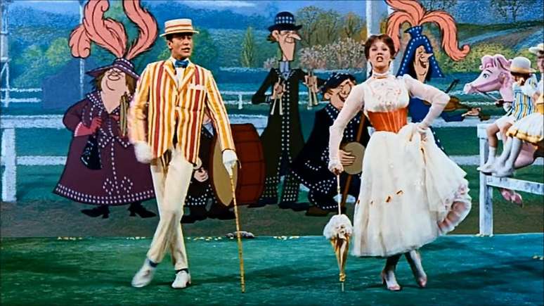 Dick Van Dyke e Julie Andres em 'Mary Poppins' (1964)