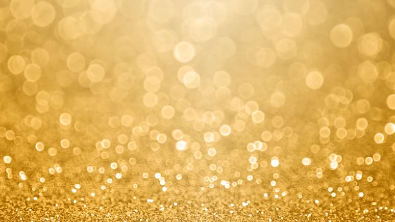 O champanhe tem uma inconfund&iacute;vel colora&ccedil;&atilde;o dourada