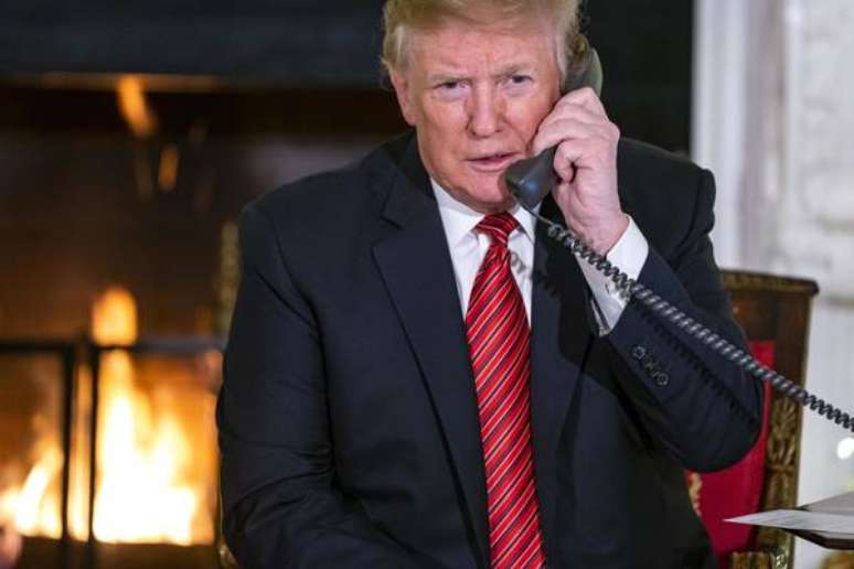 'Você ainda acredita em Papai Noel?', diz Trump a criança