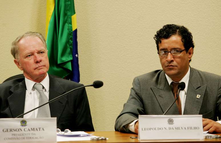 Gerson Camata (à esquerda) quando era senador e presidente da Comissão de Educação do Senado, em Brasília. 25/01/2006