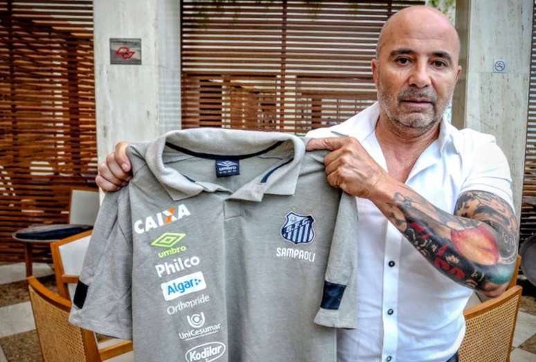 Jorge Sampaoli foi oficializado como novo técnico do Santos