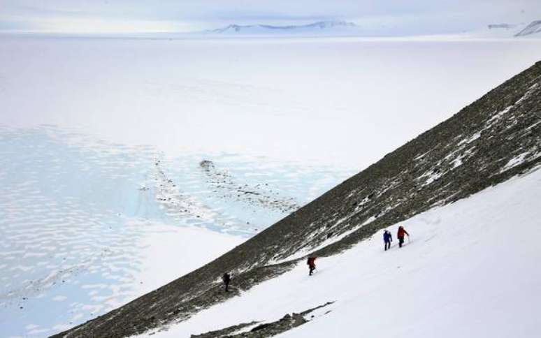 Americano quebra recorde ao atravessar Antártida sozinho