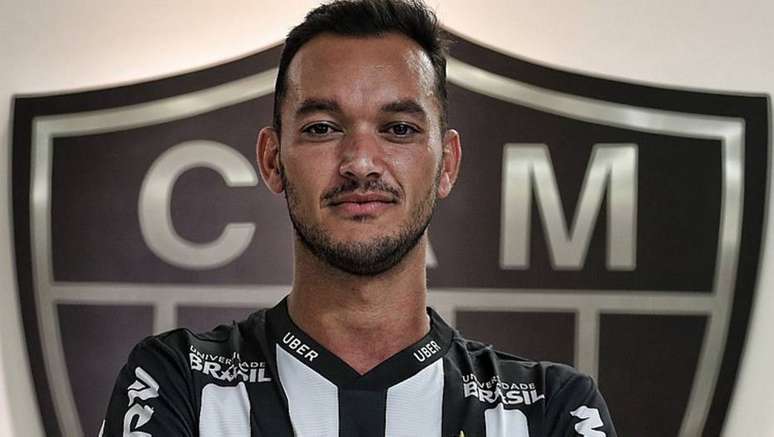 Zagueiro R&eacute;ver assina com o Atl&eacute;tico-MG at&eacute; o fim de 2021
