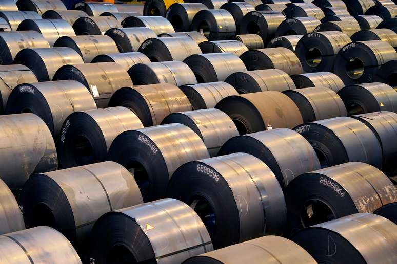 Rolos de a&ccedil;o em galp&atilde;o de armazenamento 
12/11/2018
REUTERS/Vincent West