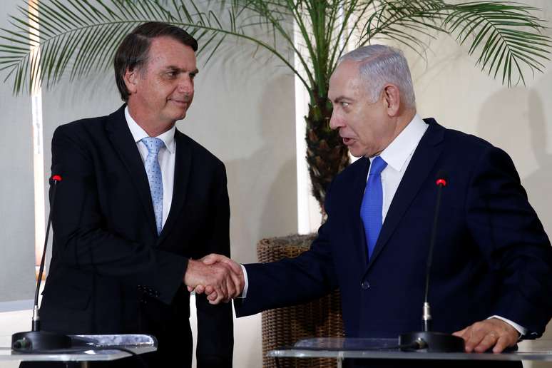 President eleito Jair Bolsonaro cumprimenra primeiro-ministro de Israel, Benjamin Netanyahu
28/12/2018
Fernando Frazao/Courtesy of Agencia Brasil/Handout via REUTERS