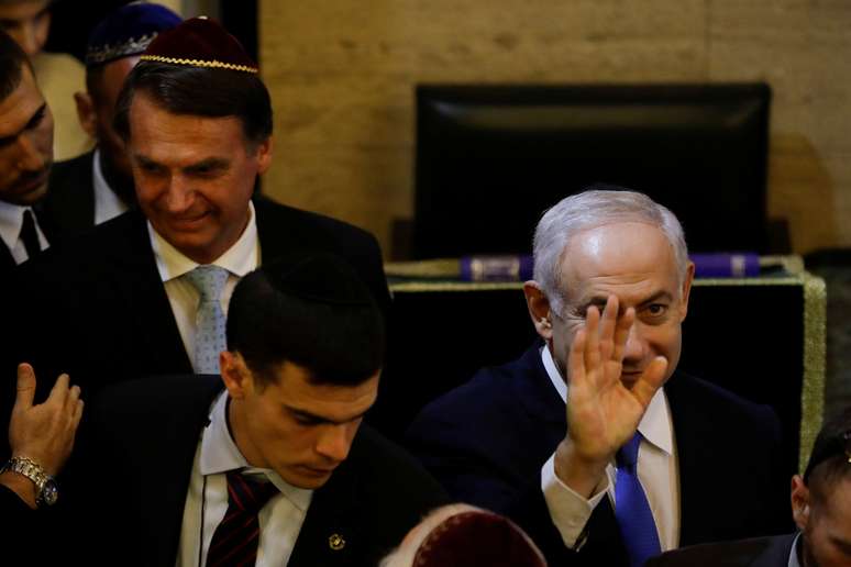 Presidente eleito Jair Bolsonaro e o premi&ecirc; de Israle, Benjamin Netanyahu, em uma sinagoga no Rio de Janeiro
28/12/2018
Leo Correa/Pool via REUTERS