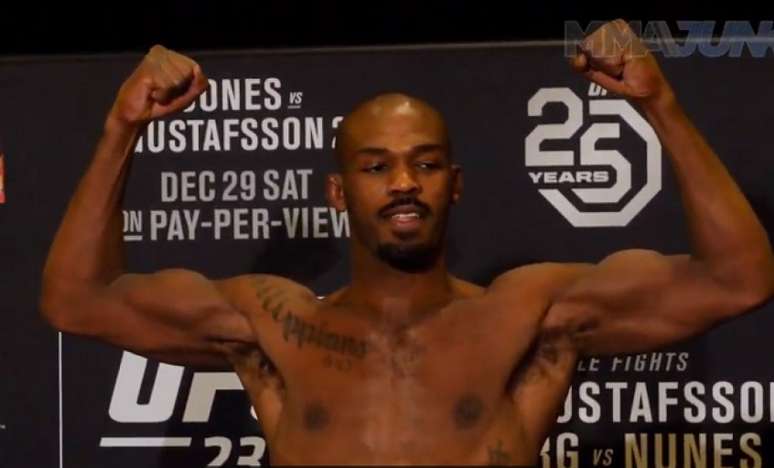 Jon Jones bateu o peso, assim como Gustafsson para a revanche pelo título dos meio-pesados (Foto MMA Junkie)