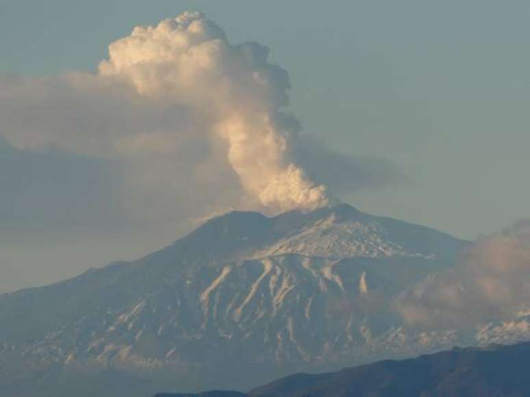 Erupção do vulcão Etna, na Sicília