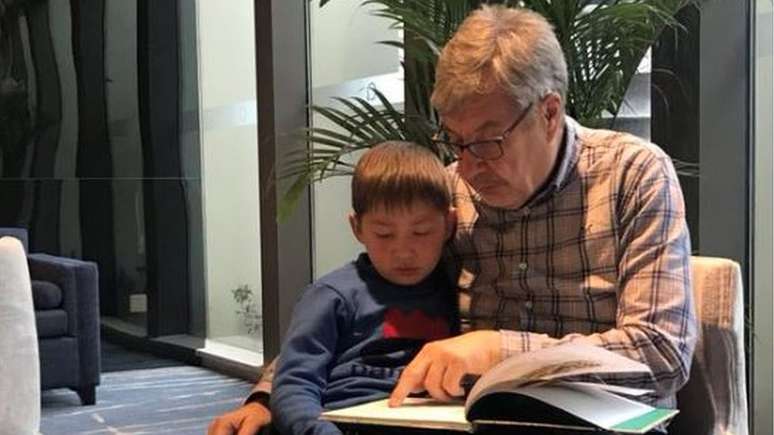 Ian aceitou um acordo que prev&ecirc; a perman&ecirc;ncia de seu neto Jack na China