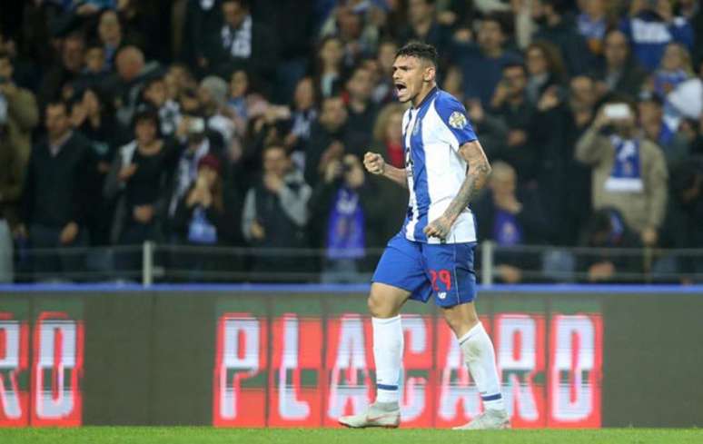 Tiquinho Soares entrou ainda no primeiro tempo para dar a vitória ao Porto (Foto: Divulgação)